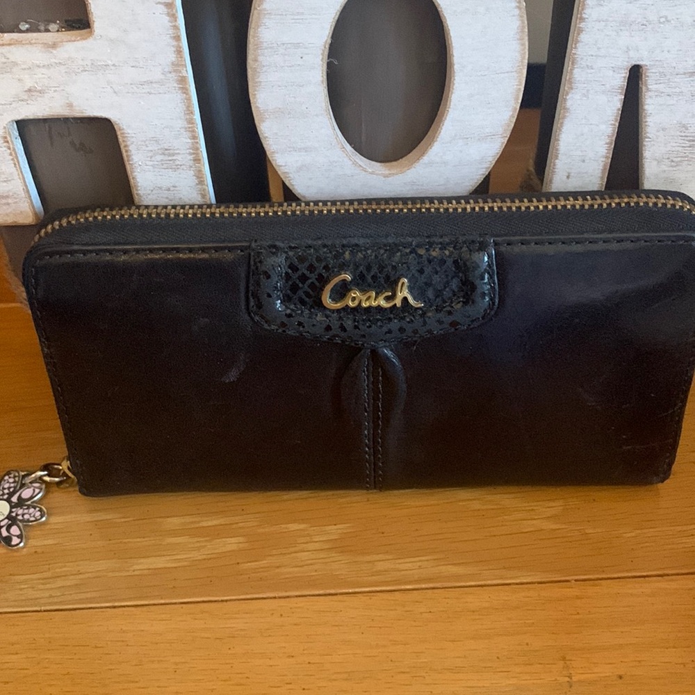 COACH Black leather zip around wallet in good condition